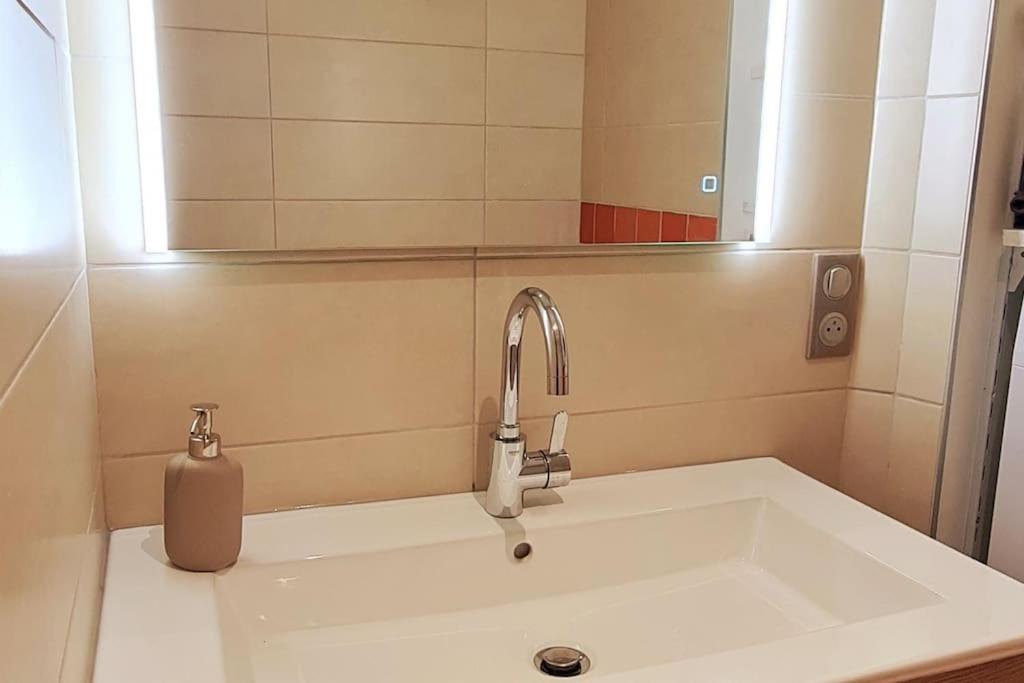 Le 56 Faubourg - Proche Centre - Parking Gratuit Appartement Beaune  Buitenkant foto